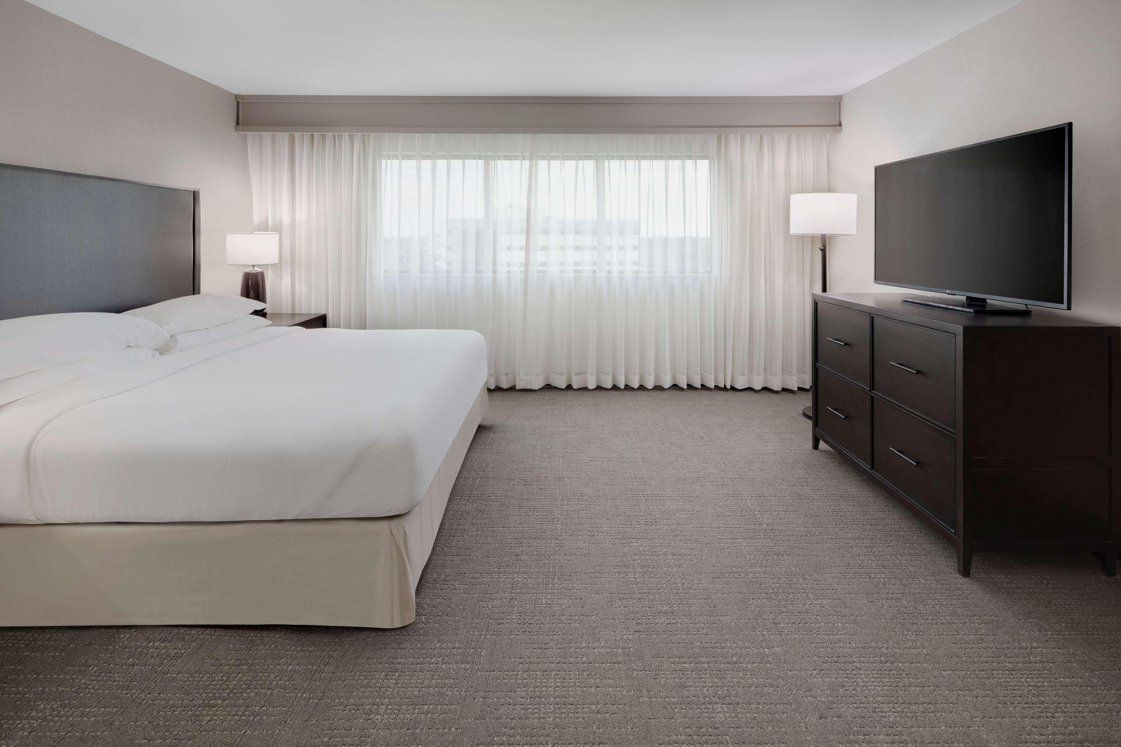 Embassy Suites By Hilton Detroit Troy Auburn Hills Exterior photo