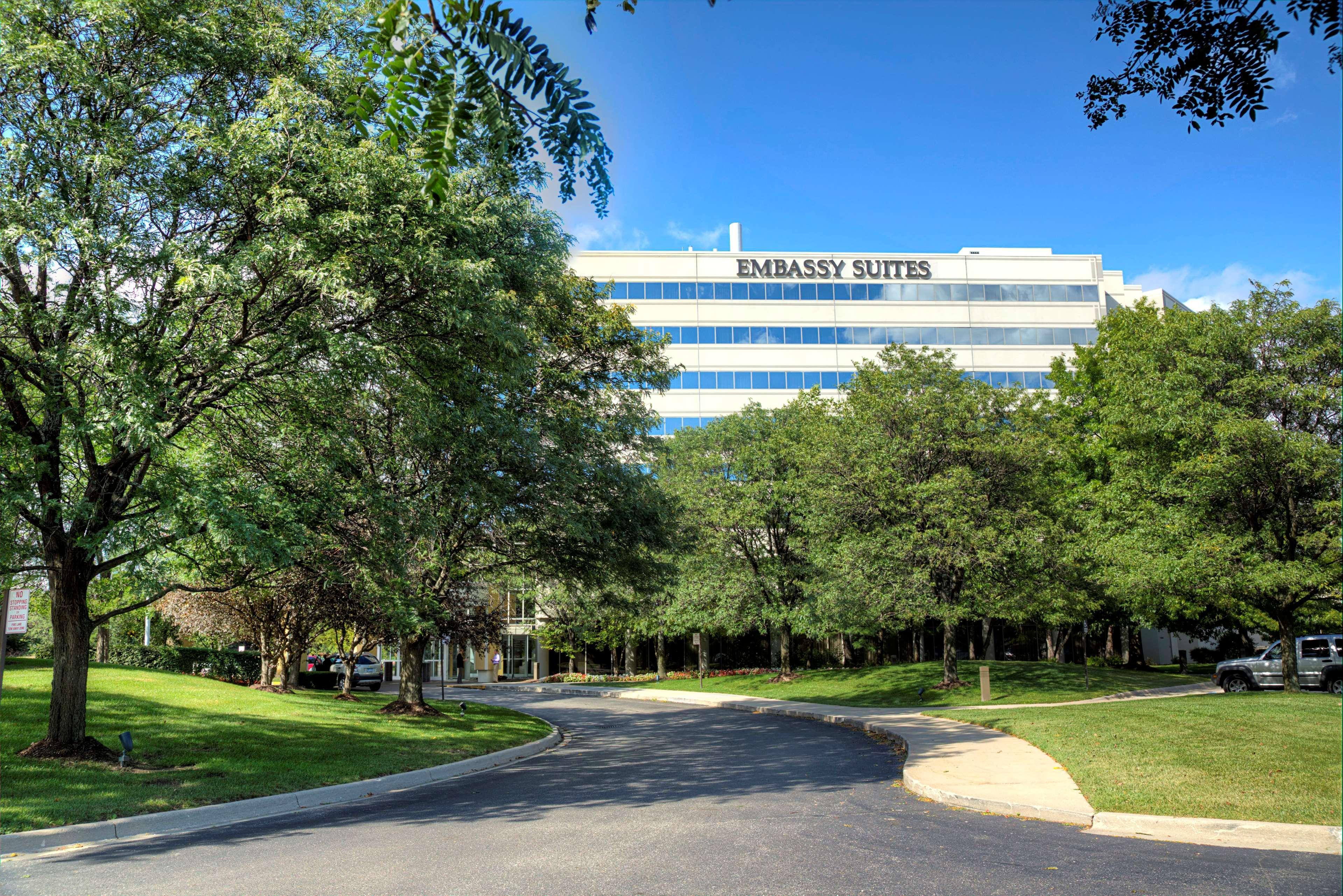Embassy Suites By Hilton Detroit Troy Auburn Hills Exterior photo