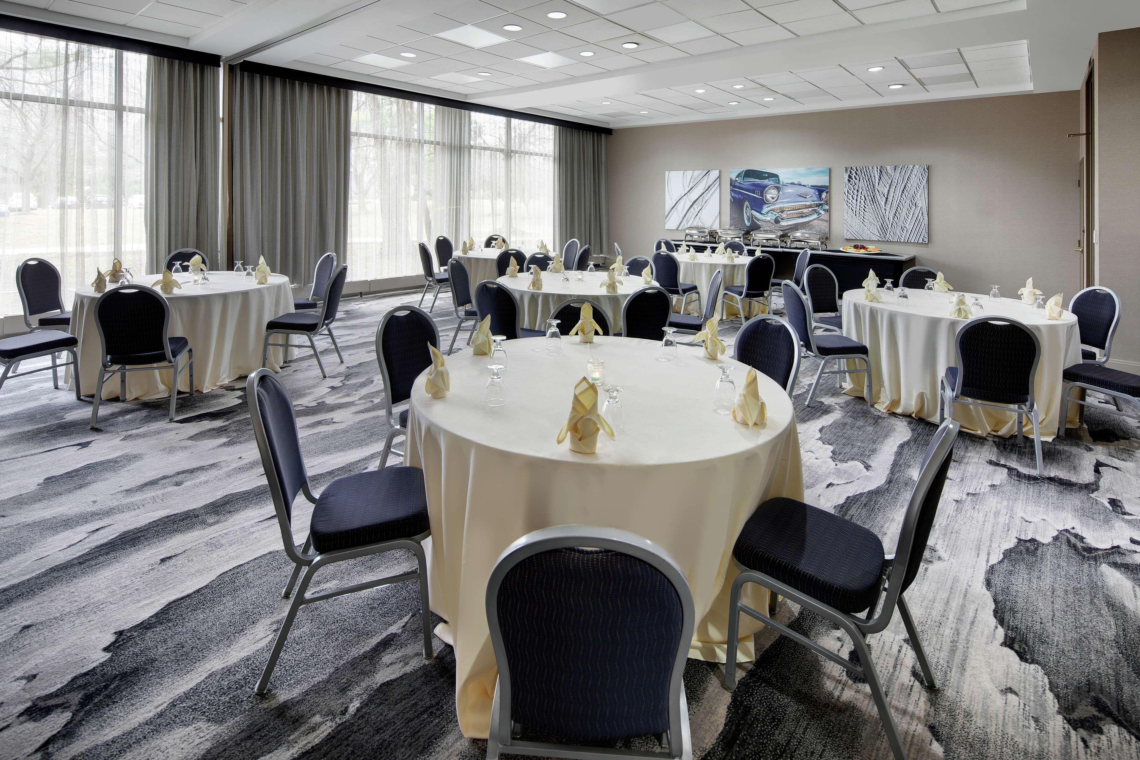 Embassy Suites By Hilton Detroit Troy Auburn Hills Exterior photo