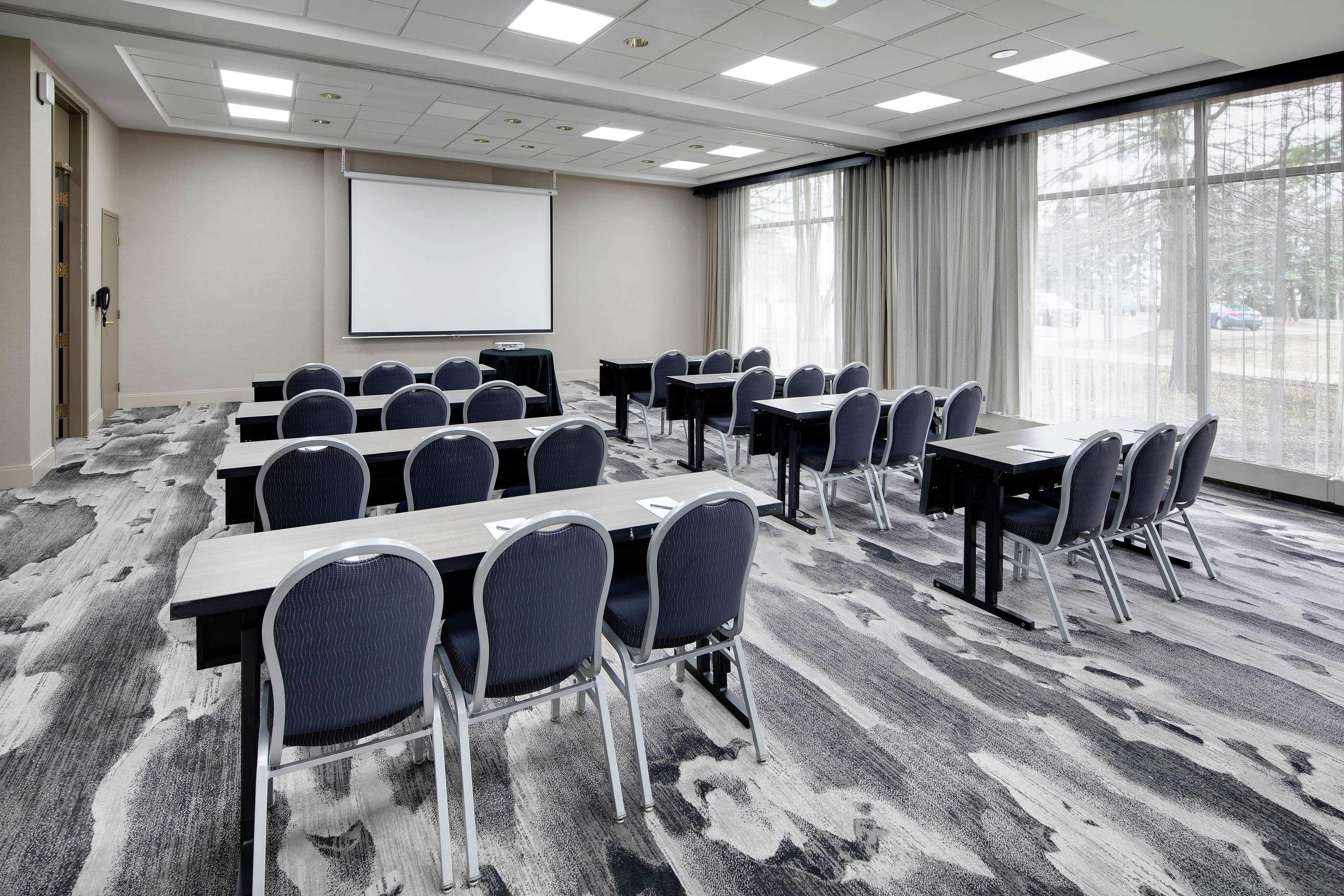 Embassy Suites By Hilton Detroit Troy Auburn Hills Exterior photo