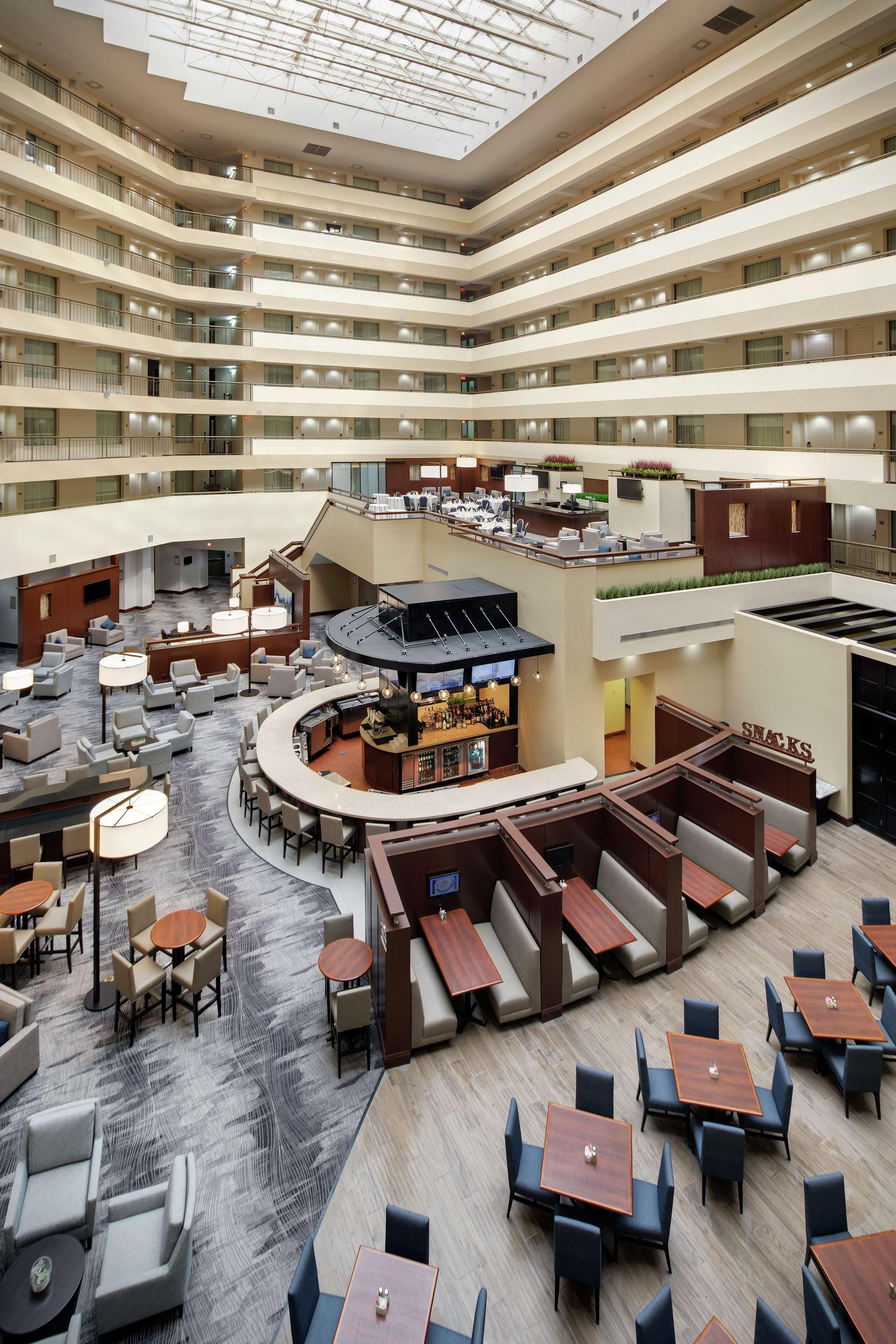 Embassy Suites By Hilton Detroit Troy Auburn Hills Exterior photo