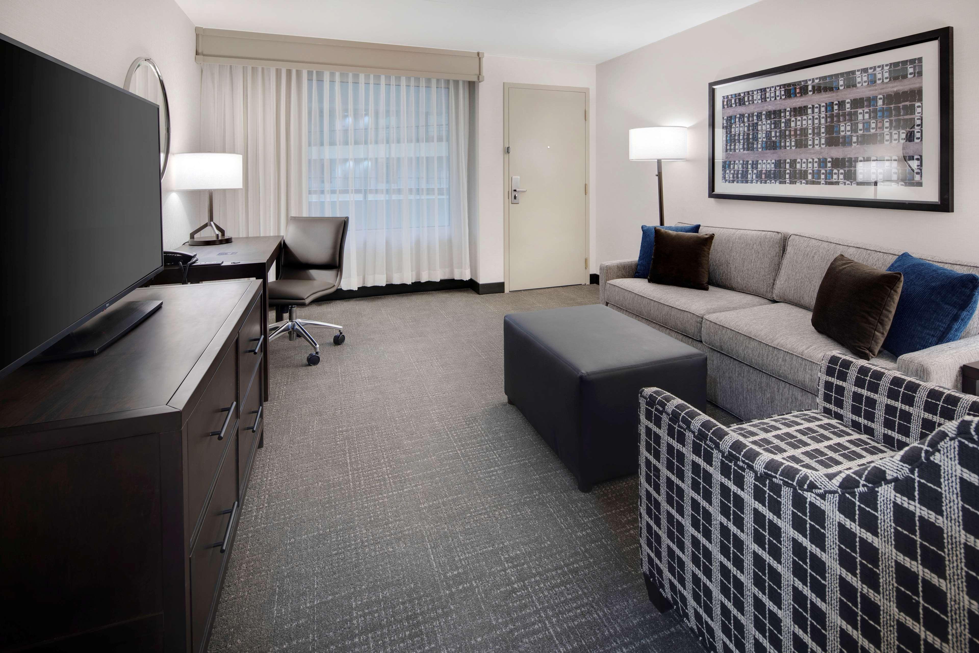 Embassy Suites By Hilton Detroit Troy Auburn Hills Exterior photo