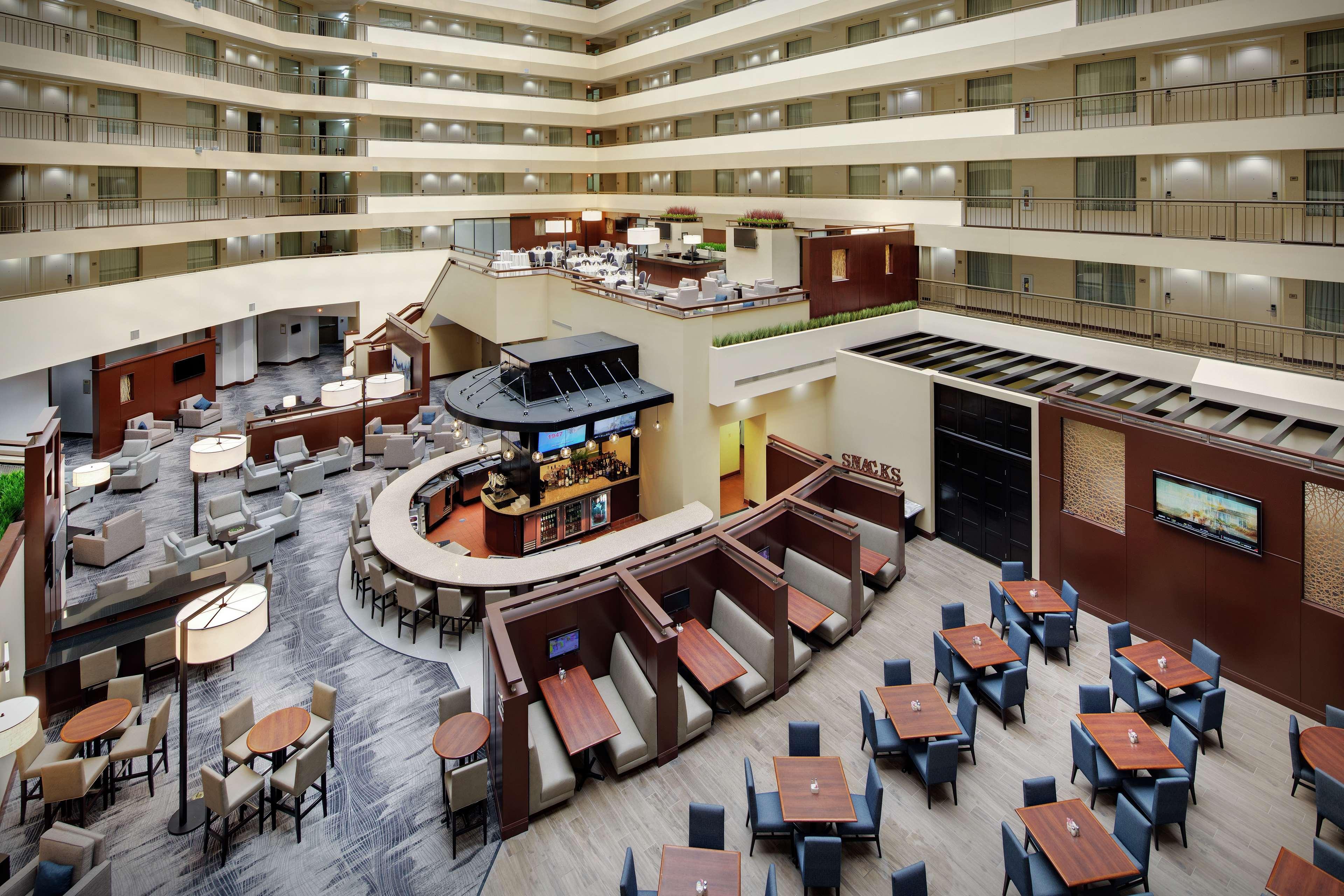 Embassy Suites By Hilton Detroit Troy Auburn Hills Exterior photo