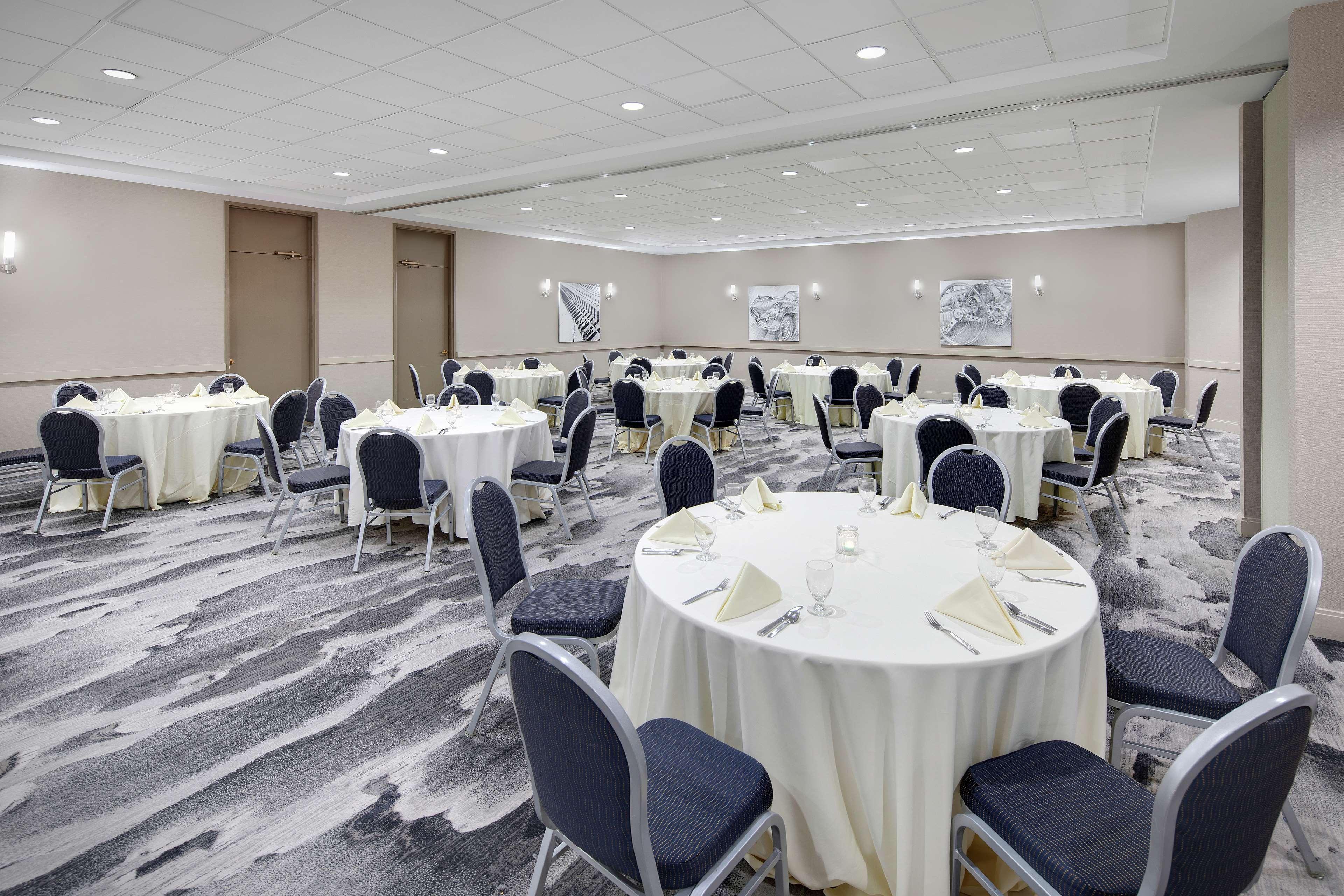 Embassy Suites By Hilton Detroit Troy Auburn Hills Exterior photo