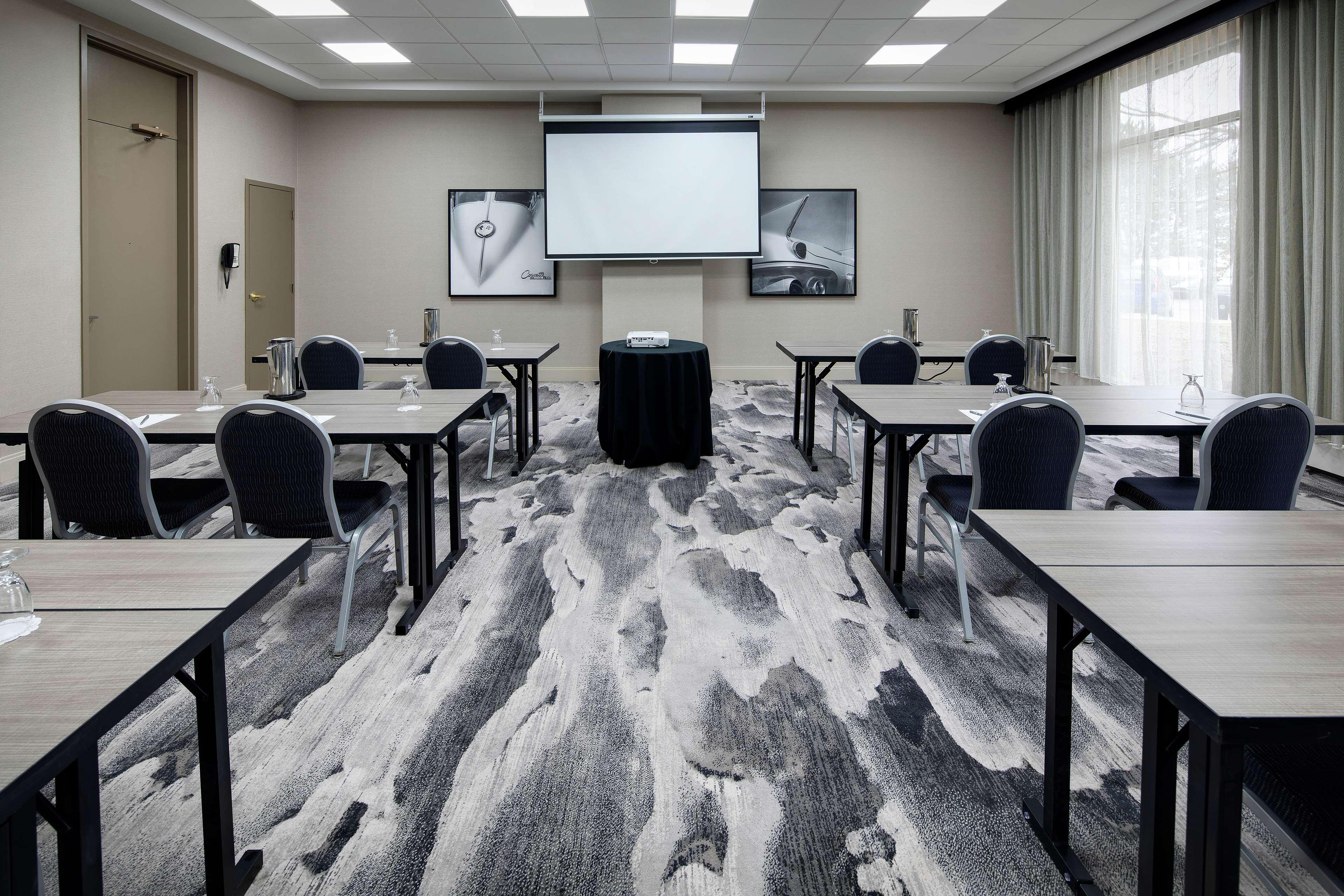 Embassy Suites By Hilton Detroit Troy Auburn Hills Exterior photo
