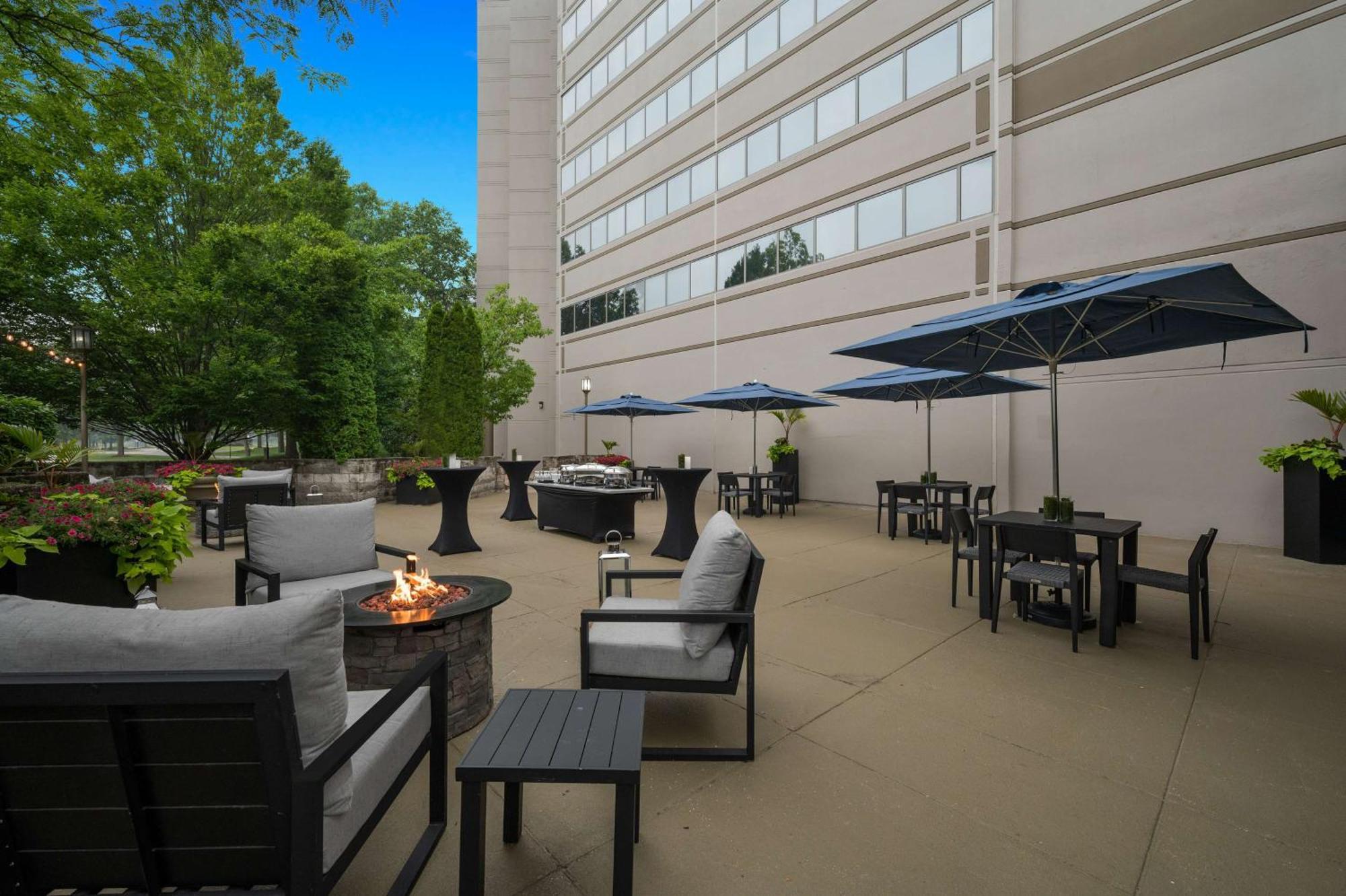 Embassy Suites By Hilton Detroit Troy Auburn Hills Exterior photo