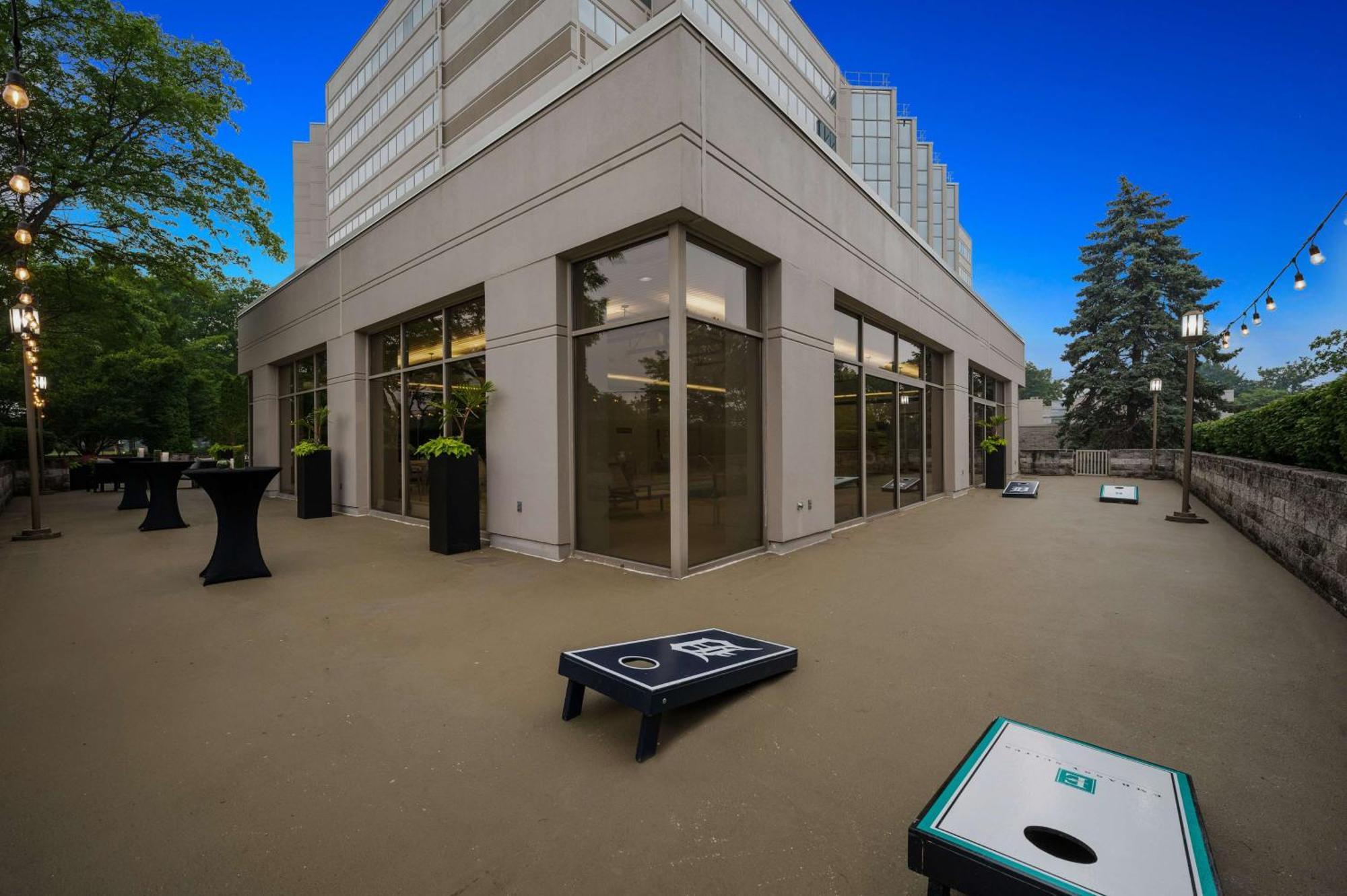 Embassy Suites By Hilton Detroit Troy Auburn Hills Exterior photo