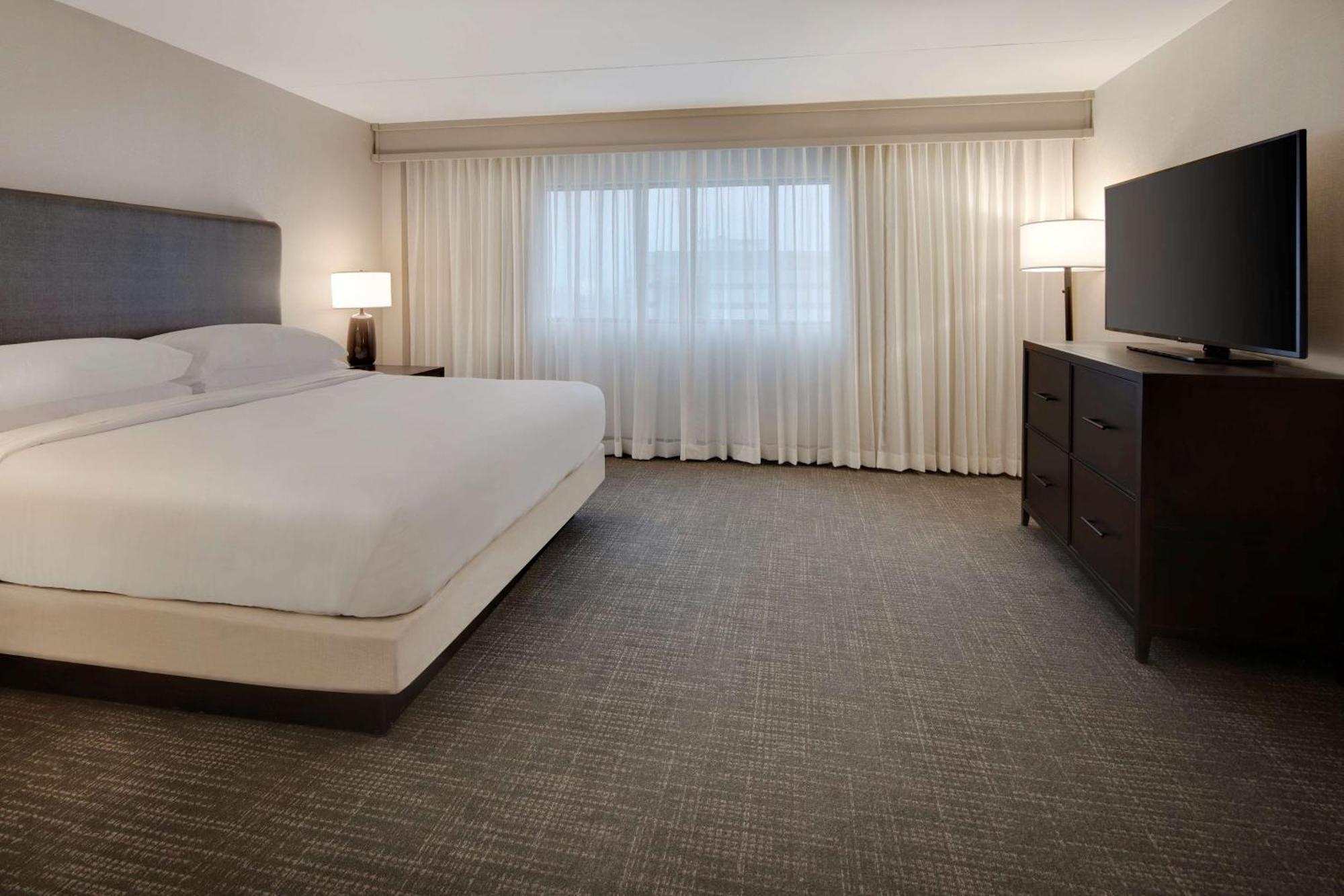 Embassy Suites By Hilton Detroit Troy Auburn Hills Exterior photo