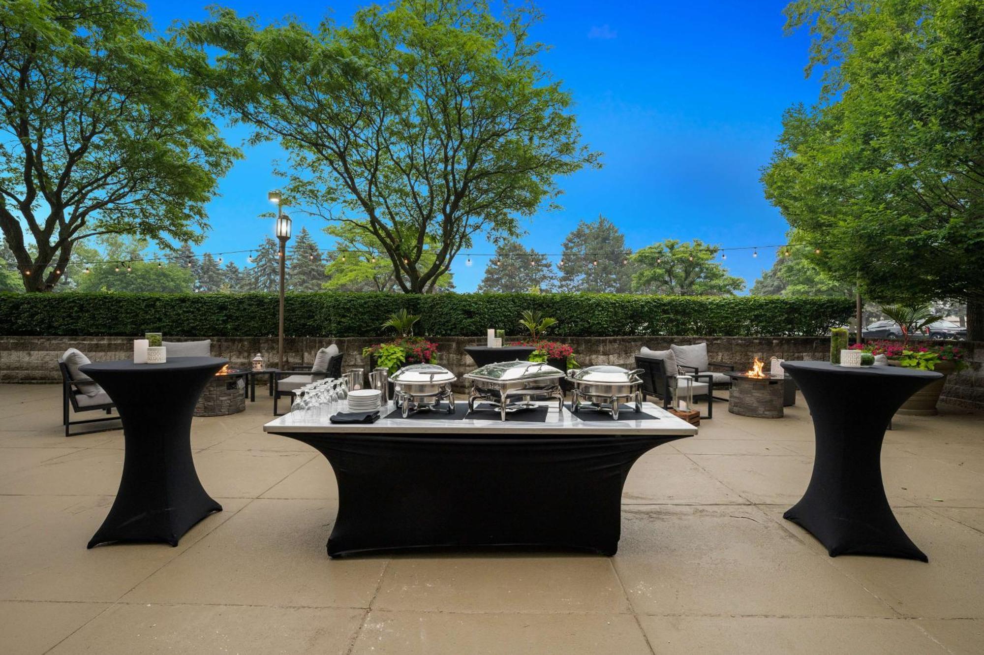 Embassy Suites By Hilton Detroit Troy Auburn Hills Exterior photo