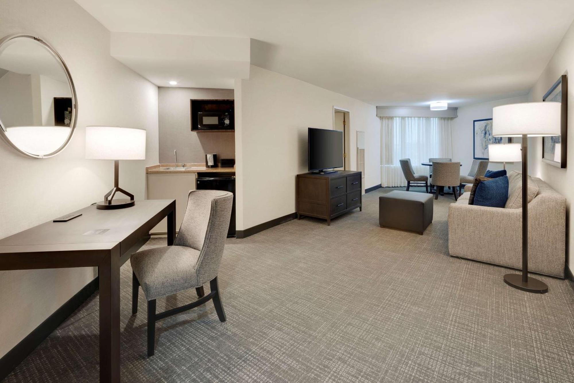 Embassy Suites By Hilton Detroit Troy Auburn Hills Exterior photo