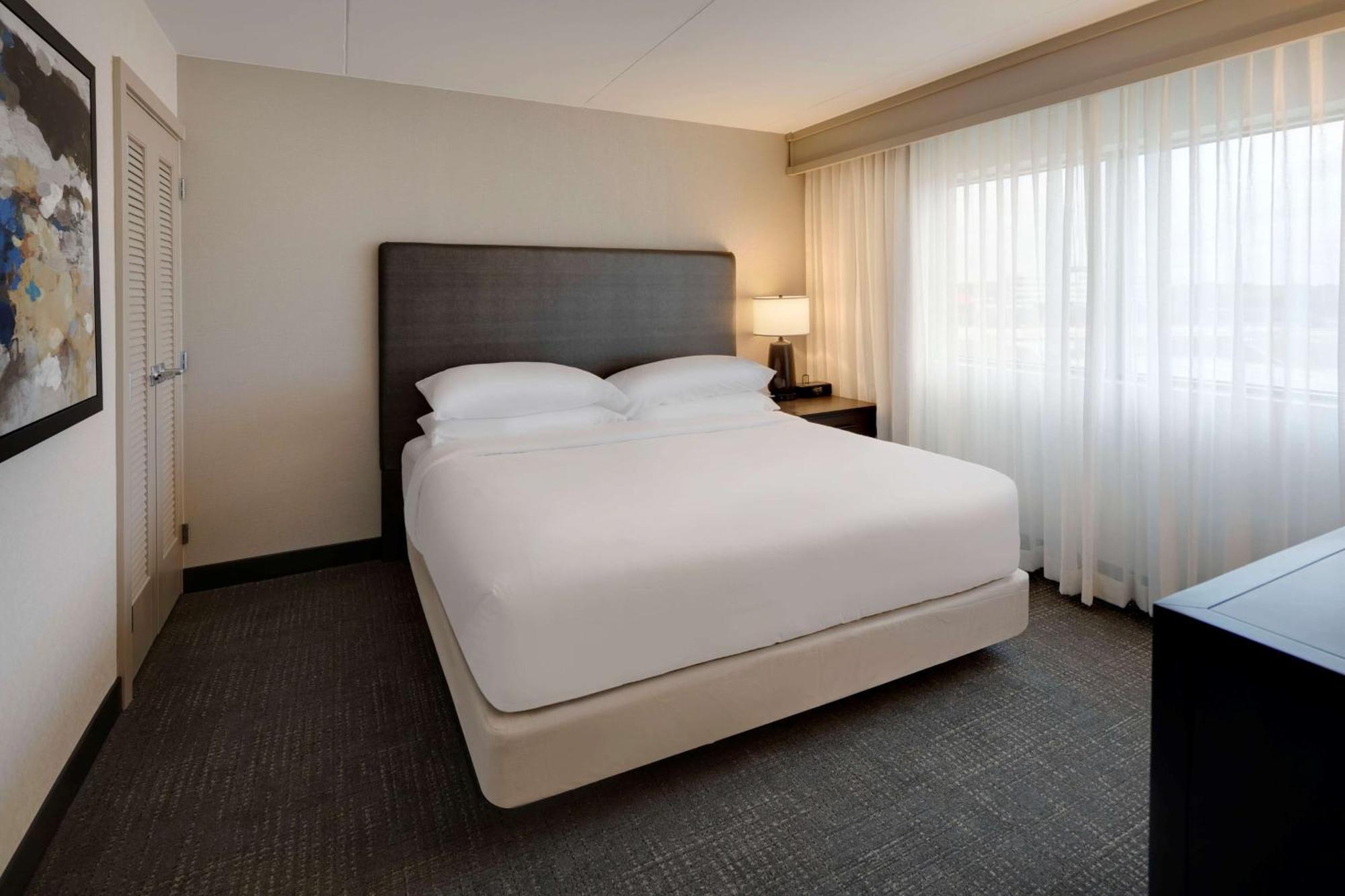 Embassy Suites By Hilton Detroit Troy Auburn Hills Exterior photo