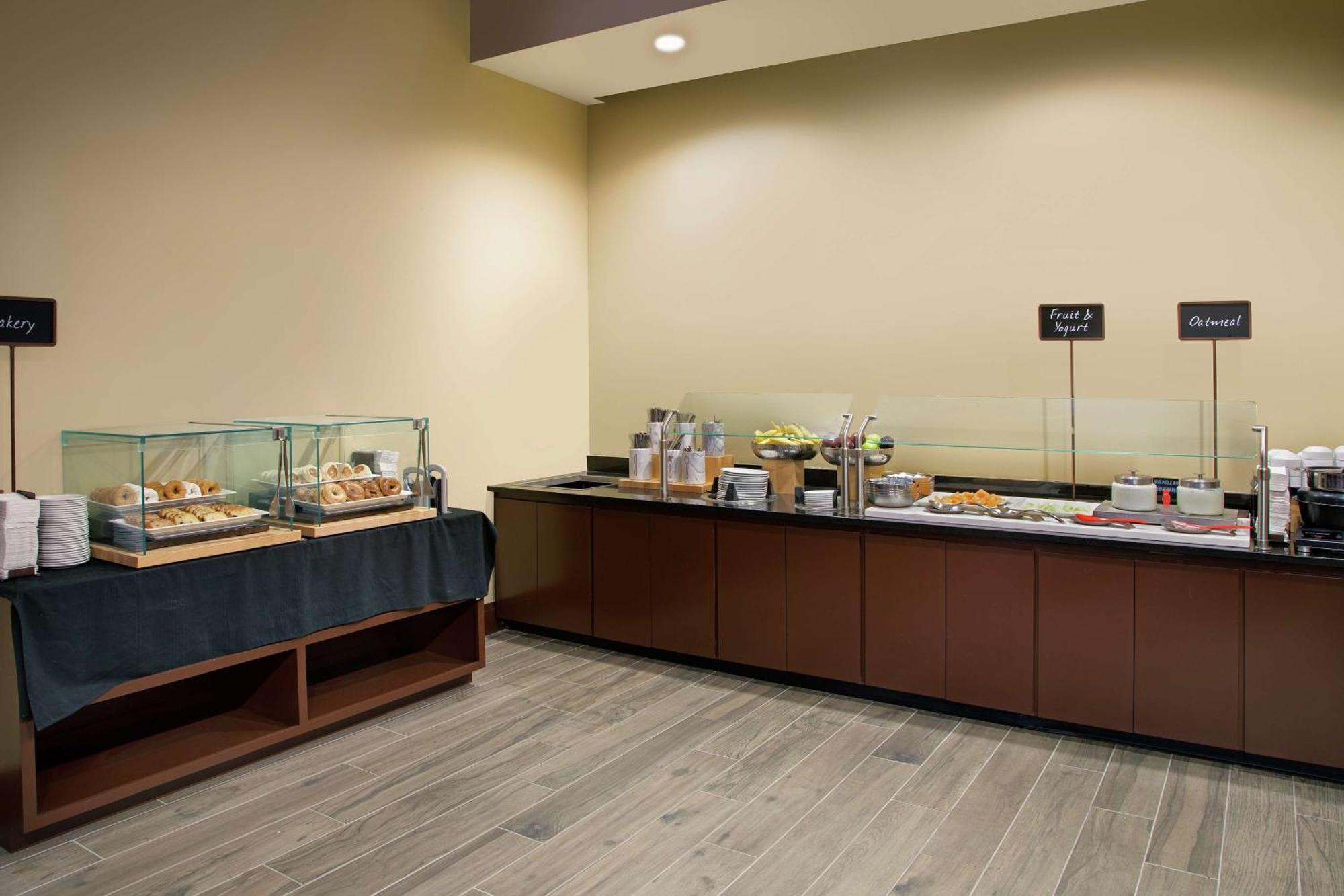 Embassy Suites By Hilton Detroit Troy Auburn Hills Exterior photo