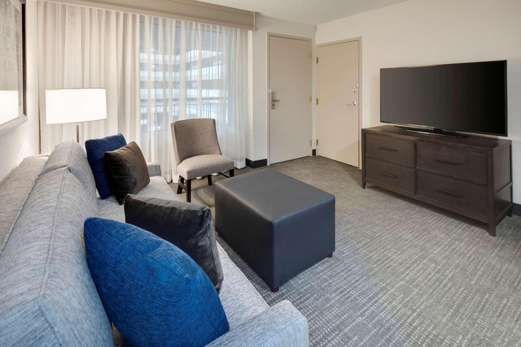 Embassy Suites By Hilton Detroit Troy Auburn Hills Exterior photo