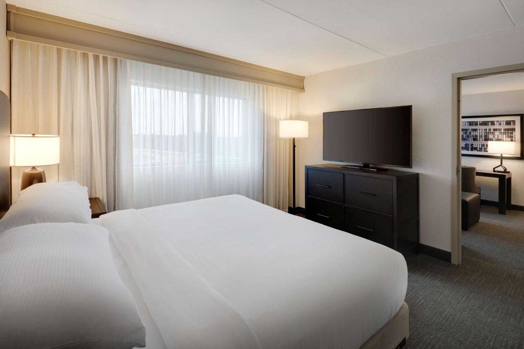 Embassy Suites By Hilton Detroit Troy Auburn Hills Exterior photo