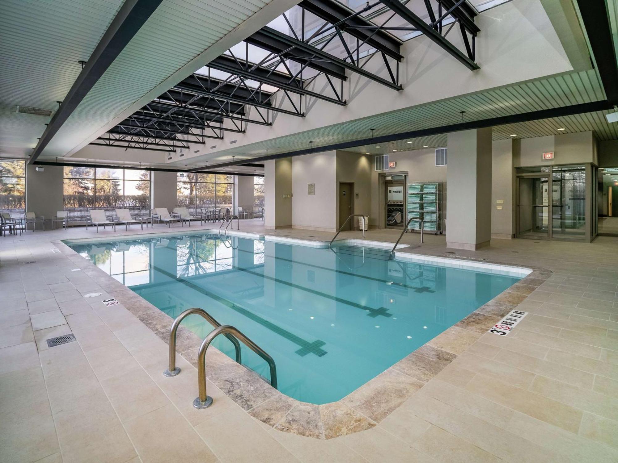 Embassy Suites By Hilton Detroit Troy Auburn Hills Exterior photo