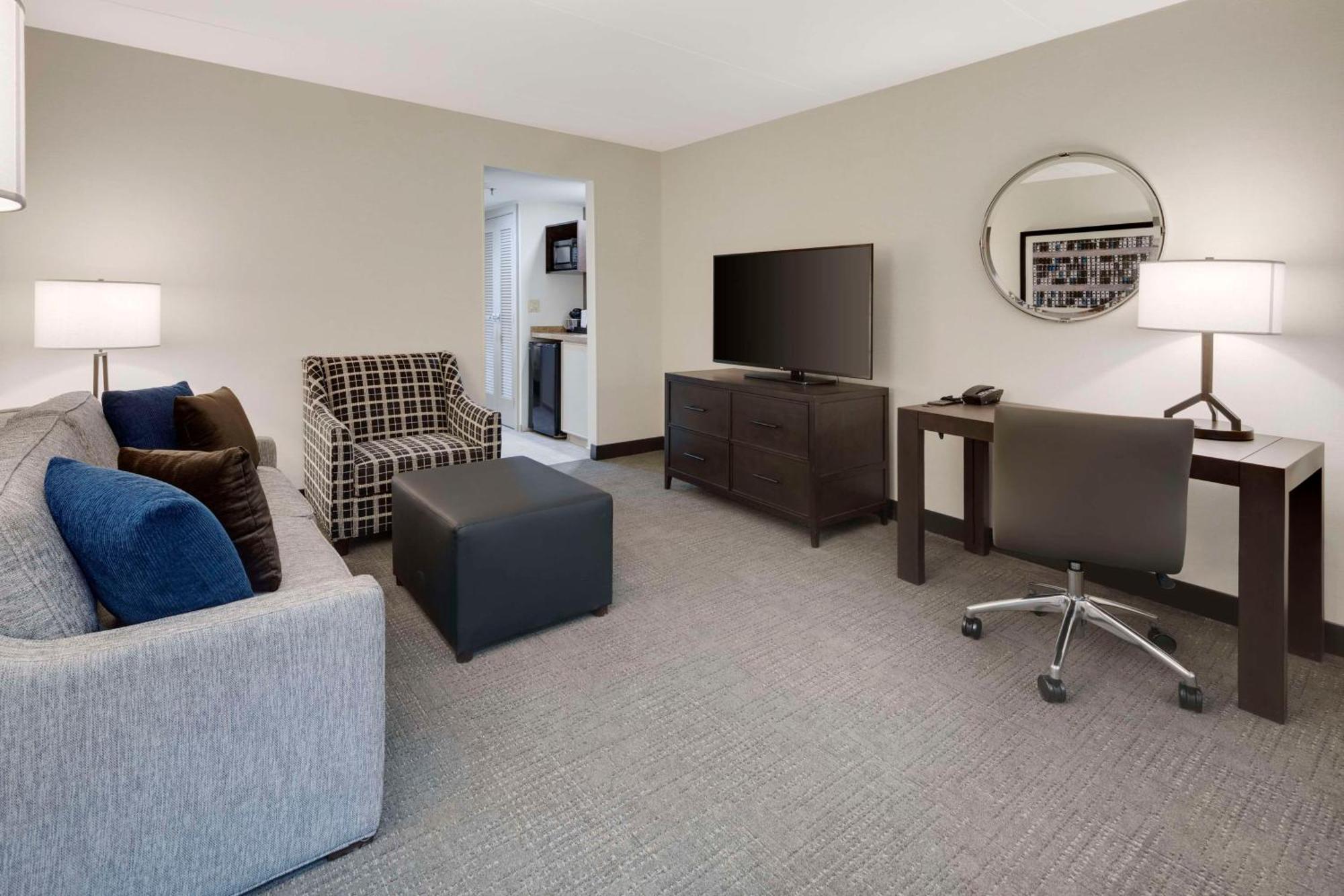 Embassy Suites By Hilton Detroit Troy Auburn Hills Exterior photo